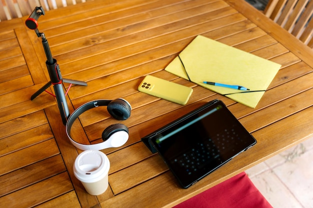 Osoba pisząca wiadomość